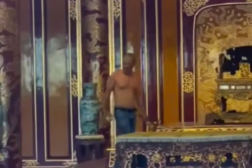 Vụ đập phá ngai vàng vua trong đêm: Ai chịu trách nhiệm?