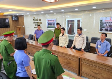 Khoi to 3 bi can lien quan vu chon lap 162 tan thai ran tai Da Nang hinh anh