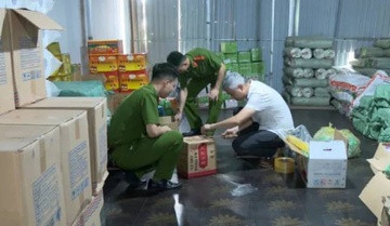 Phat hien hon 2 tan thuc pham dong lanh khong ro nguon goc tai Ha Long hinh anh