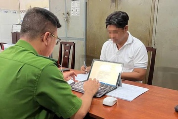 Danh tinh nguoi dan ong chan dau, dap pha oto cong nghe o TP.HCM hinh anh