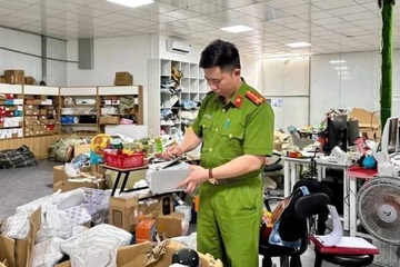 Phát hiện cơ sở kinh doanh online có 3.000 sản phẩm không rõ nguồn gốc