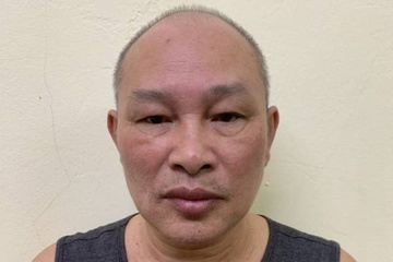 Mang dao vao tru so ngan hang de doa nhan vien giao dich hinh anh