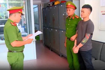 Tam giu doi tuong hanh hung nhan vien y te hinh anh