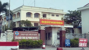14 cuu lanh dao, can bo Hai quan Cang 2 hau toa hinh anh