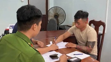 Đột nhập, kề dao vào cổ chủ nhà yêu cầu giao nộp toàn bộ tài sản