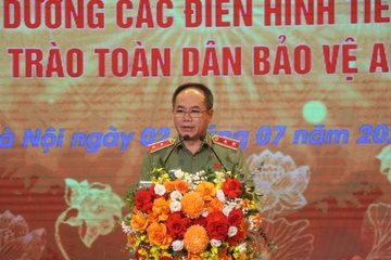 'Ngay hoi toan dan bao ve an ninh To quoc' dien ra tai Ha Noi hinh anh