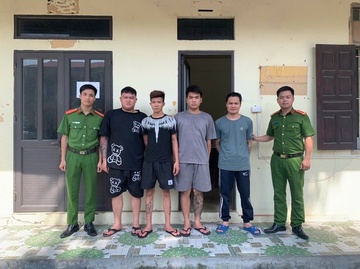 Bat chu cung 3 nhan vien quan karaoke 'Nam Huyen' hinh anh