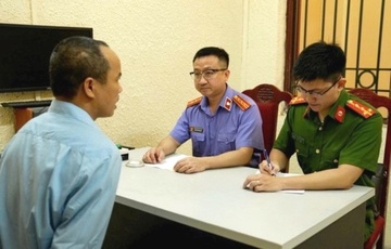 Khoi to 5 bi can trong vu giet mo, buon ban thit lon chet o Ha Noi hinh anh