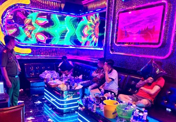 Nhom thanh nien duong tinh voi ma tuy tai karaoke Dubai Ben Tre hinh anh