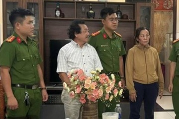 Tam giu dau bep nha hang cung 2 doi tuong vi mua ban te te hinh anh
