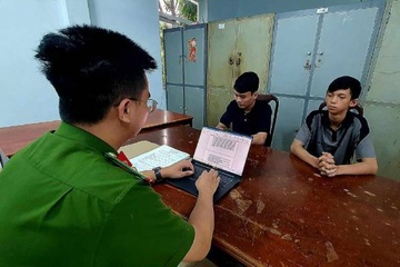 Đâm đối phương thủng dạ dày vì cho rằng bị nhìn đểu