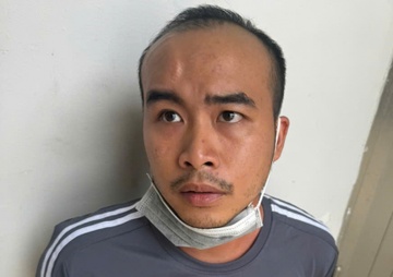 Tên cướp tiệm vàng, kéo lê nữ nhân viên khai gì?