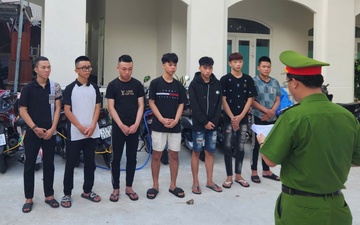 Khoi to 7 'quai xe' vo co danh mu mat nguoi di duong hinh anh