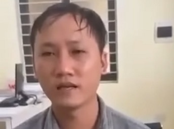 Người phụ nữ bị bạn trai chém gục giữa đường