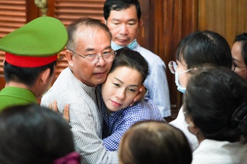 Ong Nguyen Thanh Tai om nguoi than sau khi nhan an 8 nam tu hinh anh
