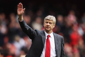 Arsene Wenger gan nhu vo danh voi nguoi Anh khi den Arsenal hinh anh