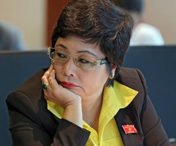 Ba Thu Nga lam hop dong gia de lua co quan dieu tra hinh anh