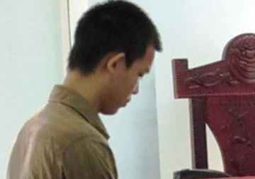 Vao tu vi song nhu 'vo chong' voi be gai 15 tuoi hinh anh
