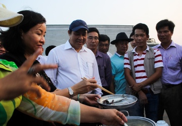 Da Nang lap ban chi huy thu mua ca cho ngu dan hinh anh