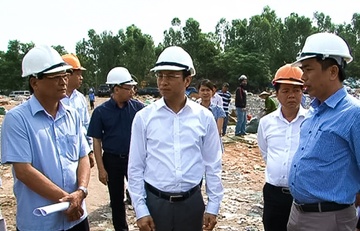 Bi thu Da Nang lan thu 2 den bai rac Khanh Son hinh anh
