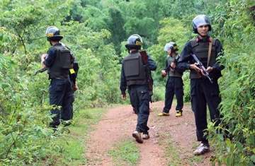 Bat ke han tinh, giet thieu nu roi tron len nui o Da Nang hinh anh