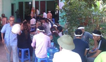 Vu chet khi tu tru so cong an ve: Trieu tap cong an xa hinh anh