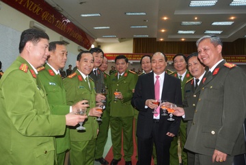 Thu tuong Nguyen Xuan Phuc chuc Tet tai Da Nang hinh anh