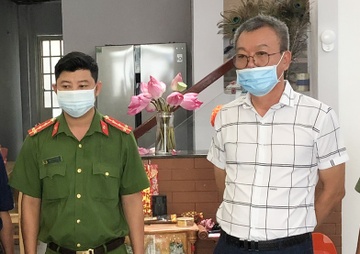Giup dong huong nhap canh trai phep, 3 nguoi Han Quoc bi bat hinh anh