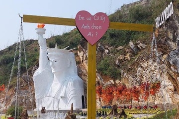 Tam dong cua diem check-in tuong Nu than Tu do o Sa Pa hinh anh