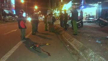 Nguoi dan khong che nghi pham doat mang con 5 tuoi trong dem hinh anh