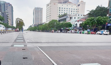 Ong Doan Ngoc Hai quyet dep hang rong o pho di bo Nguyen Hue hinh anh