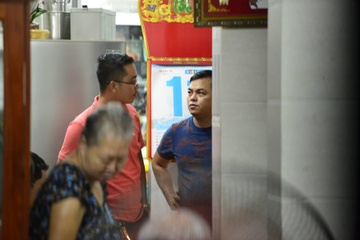Hang xom noi gi khi Phuc XO bi cong an tam giu, kham xet nha rieng hinh anh