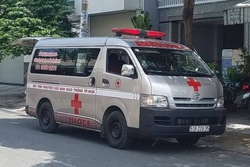 Nam thanh nien o TP.HCM tu vong trong tu the treo co hinh anh