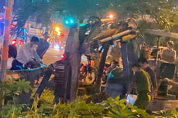 Dung xe muc dat cuu cong nhan bi vui lap, lam chet nan nhan hinh anh