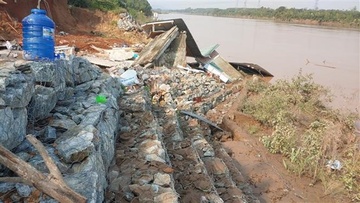 Mua lon keo dai, Trung Trung Bo de phong sat lo dat va ngap ung hinh anh