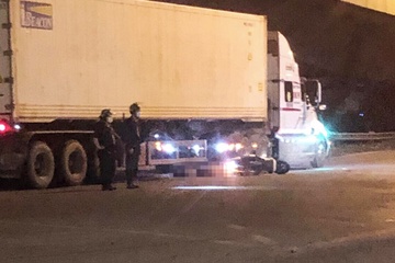 Hai nguoi dan ong bi xe container can tu vong o TP.HCM hinh anh