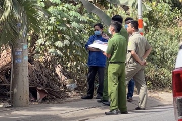 Phat hien thi the tre so sinh tren via he o TP.HCM hinh anh