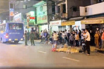 Nguoi dan ong bi xe buyt tong tu vong o TP.HCM hinh anh