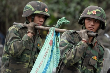 Thu 6,7 tan dau dan, kim loai sau vu no o Bac Ninh hinh anh
