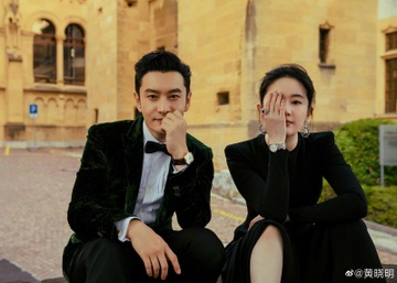 Luu Diec Phi va Huynh Hieu Minh chup anh mung hoi ngo o Thuy Si hinh anh