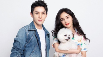 MC Ly Giai Ky bi chi trich vi mang theo 8 ve si ra pho hinh anh