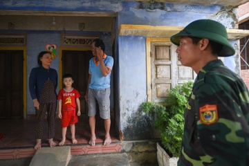 So tan nguoi dan ven bien Quang Ngai hinh anh