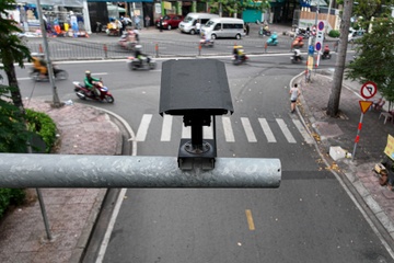 Can canh hang tram camera phat nguoi o trung tam TP.HCM hinh anh