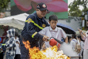 Nguoi dan TP.HCM trai nghiem lam linh cuu hoa hinh anh