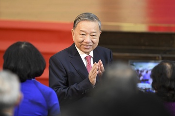 Tong Bi thu: 'Ca dan toc cung hanh quan vuon toi tuong lai ruc ro' hinh anh