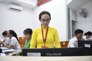 Ngay dau van hanh chinh quyen hai cap tai TP.HCM hinh anh