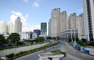 'Bi kich do thi' Sai Gon: 1-2 km duong ganh hang chuc cao oc hinh anh