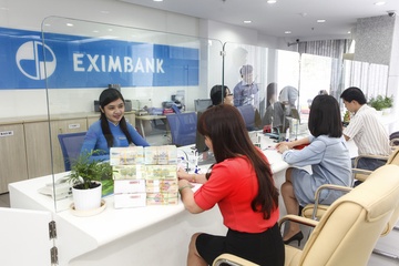 Giua ‘lum xum’ mat tien cua khach, Eximbank dat ke hoach lai nghin ty hinh anh