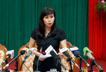 Pho chu tich quan noi ve viec 'goi cong an ra trong xe de an bun' hinh anh
