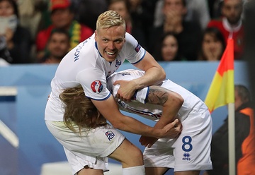 Iceland tren duong tro thanh mot Leicester cua Euro hinh anh